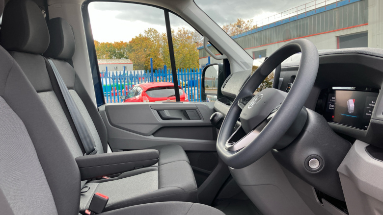 Volkswagen Crafter Cr35 Mwb Diesel 4Motion 2.0 TDI 177PS Commerce Plus Low Roof Van Auto